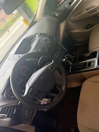 2017 ford escape 173k millas - $5,000 (Bronx)63654719990785124