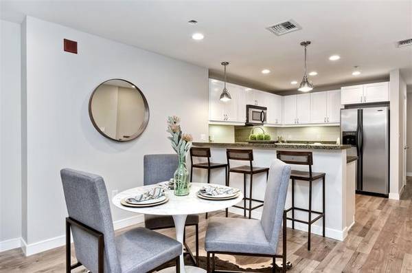 $2,000 / 1br - 1414ft2 - Stunning 1 Bed, 1 Bath condo unit available Downtown (San Diego)63865933821059124