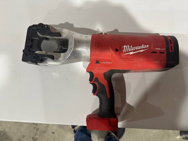Milwaukee cable cutter 1