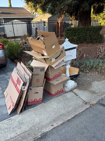 Moving boxes for free 1