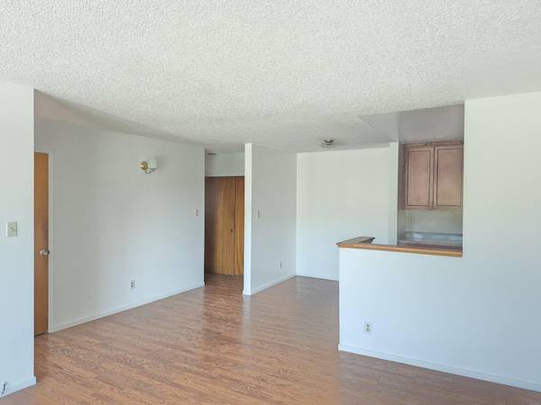 $2,400 / 2br - Nice, Charming & Spacious 2 Bedroom w/ hardwood floors, walk to Lake (oakland lake merritt / grand)63936604559491122