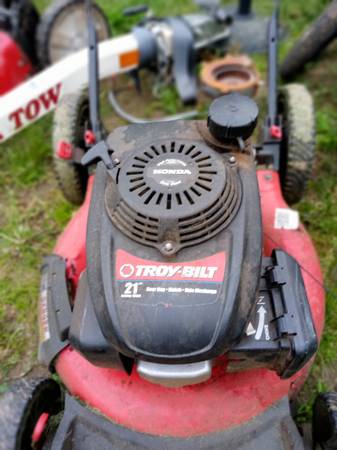 TROY BULIT MOWER  RUSTED DECK GOOD HONDA ENGINE 1