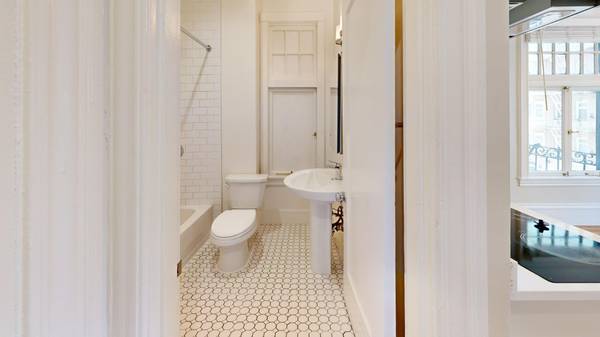 $1,645 / 246ft2 - Spacious Studio with Natural Light! Unit #311 (downtown / civic / van ness)63667941960833123