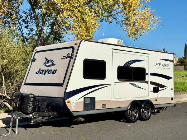 2016 Jayco Jay Feather Ultralight 20FT 1