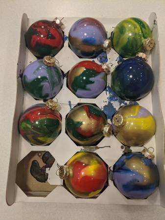 Adornos de vidrio para Navidad - Teñidos de colores - 5 USD (Battle Ground)63435122464513122