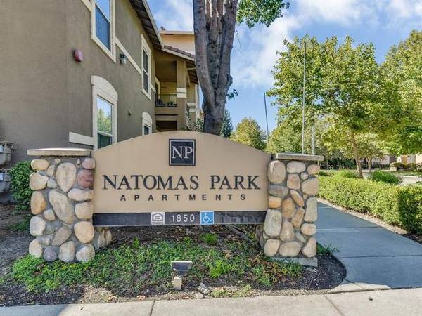 $2,525 / 3br - 1271ft2 - Laundry Facilities, Carport & Garage Parking, Fitness Center64044022932097123