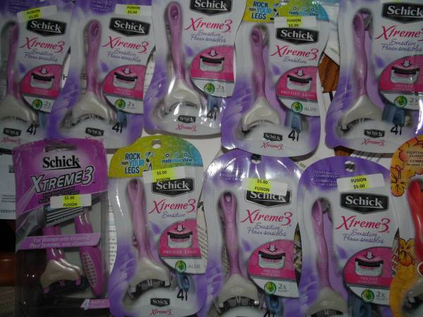Schick Xtreme3 Womens Sensitive Disposable Razors-New in Box-1/2 Price 1