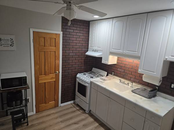 $1,200 / 1br - 800ft2 - -A well furnished & Spacious One Bedroom private Apartment. (Fairfax)64199875692035122