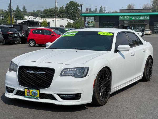 2017 Chrysler 300 300S 1
