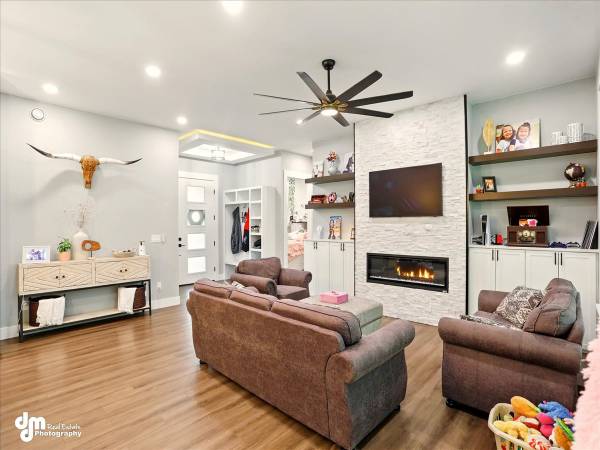 $645,000 / 3br - 2100ft2 - MODERN WASILLA LIVING! (3407 W. Charlies Ridge Drive) (Wasilla)63991794304515124