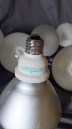 18 Used Spot Light Bulbs 9 Incandescent and 9 Spiral CFL 1