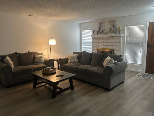 $1,680 / 2br - 1050ft2 - Large 2/bd 2bath 2 Car Garage (Visalia)63809838311425122