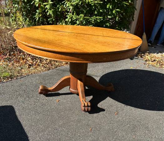 Golden Oak Pedestal Table 1