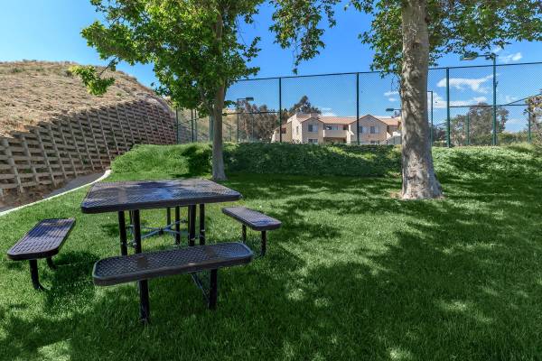 $3,149 / 2br - 997ft2 - 2 Bed, Cable Ready, Ceiling Fans (Santa Clarita)64035739474691123