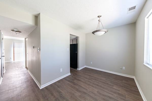 $1,059 / 1br - 686ft2 - Pet-Friendly 1 Bedroom Apartments Available (Bloomington)63935966303362122