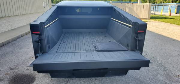 2024 TESLA CYBERTRUCK Foundation Series - $79,995 (Columbus)63478026254977124
