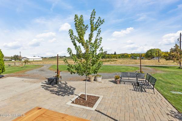 $815,000 / 5br - 3492ft2 - One-of-a-kind 3,492 +/- SF custom-built home. (Teiton)64319760265218122