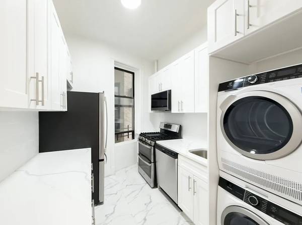 $5,499 / 3br - Spacious 3BR in Prime Fort Greene – Laundry In-Unit | Steps from Fort (Fort Greene)64033800957698120