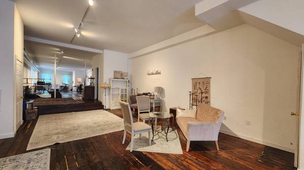 3300 $ / 2200 pies² - Espacio comercial en alquiler (Ciudad vieja)63171852275329123