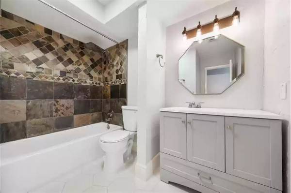 $1,100 / 2br - 1400ft2 - Master Bedroom Suite in Private Townhome Community, ALL Utilities INC (Greater Uptown)63924169947651122
