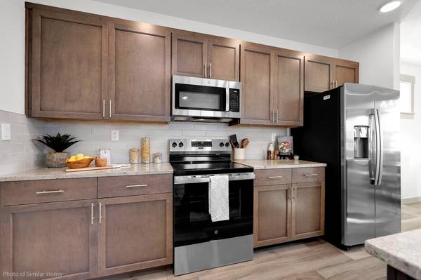 Need Trim/Finish Carpenters - Licensed, Bonded & Insured Contractor 1