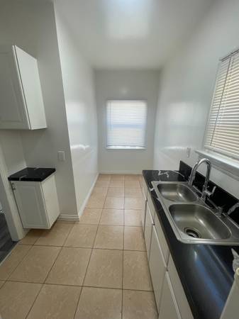 $1,395 / 250ft2 - Brand New Studio, Hdwds, Spacious, Full Bath/Kitchen, Must See! (Larchmont area)63998006241155124