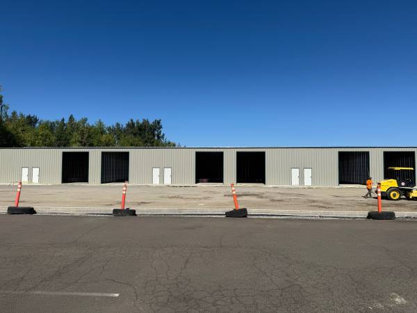 $1,495 / 2010ft2 - Great price! Available mid Oct or Nov 1. Warehouse/ shop space (Cottage Grove)63977274916739121
