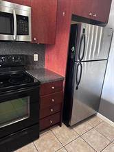 $2,150 / 2br - UNIQUE 2 STORY CONDO.. UPDATED KITCHEN.. WALK TO CYRPESS PARK (CORAL SPRINGS)64002012782082122