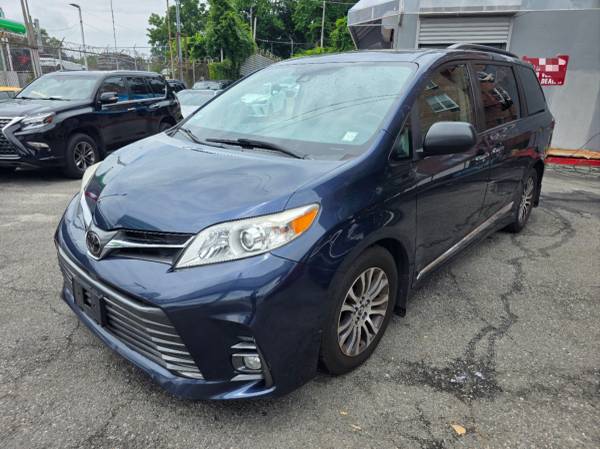 2019 Toyota Sienna XLE FWD - $20,500 (Flushing)63618003673859121