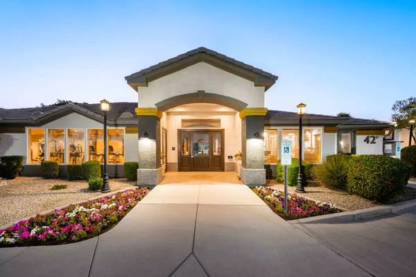 $1,510 / 2br - 1240ft2 - Cozy 2 BD / 2 BA complete with a private washer and dryer! (Phoenix - Westgate)64024998707970120