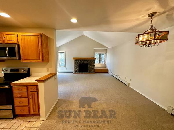 $2,800 / 2br - 1111ft2 - 2 Bedroom Condo with garage in McCloud! Walk to Incline Beach! (mc1) (Incline Village)63992633864962121