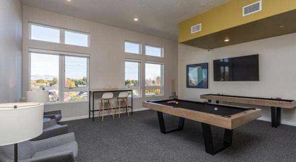 $1,953 / 3br - 1118ft2 - Spacious Walk-In Closets, A Must See, 9' Ceilings (The Village)63794970775297123