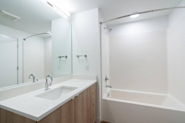 $1,345 / 428ft2 - Henley Place Now Offering 6-8 Weeks FREE on Studio  1 Bathroom (Milwaukie)63831398347521124