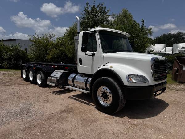 2007 FREIGHTLINER M2 112 ROLL OFF TRUCK (TRI AXLE) 1