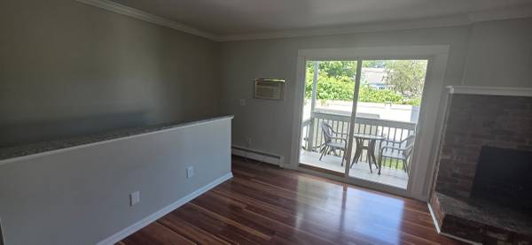 $1,950 / 1br - 884ft2 - Spacious 1br townhouse style apartment walk to WH green (West Haven)64010165562115122