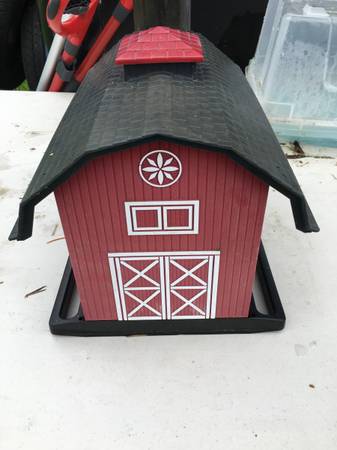 Red Barn-Style Bird Feeder - $20 (Snohomish)63471361200771122