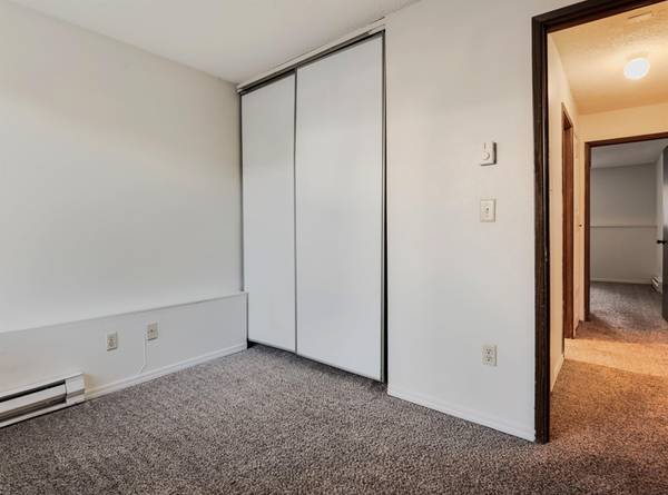 $1,450 / 2br - Charming 2B Apartment w Ceiling Fans, Onsite Laundry Centers - Tigard (Portland)63999315417730124
