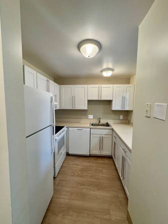 $2,975 / 2br - 2 Bed, 1 Bath, Heat & Hot Water Included! (East Boston)63839293437315120