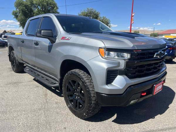 2025 Chevrolet Silverado 1500 LT - Photo 4