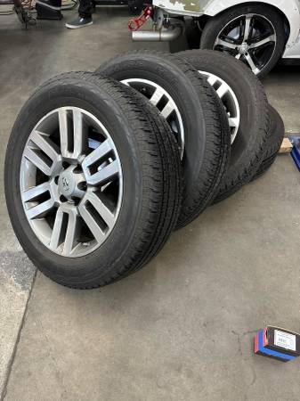 Rines/Neumáticos Toyota 4-Runner - $500 (Kirkland)63471324871299120