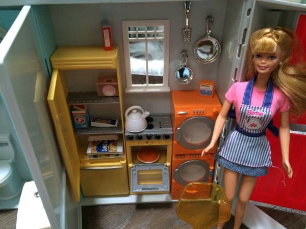 Barbie House--Like New with a Barbie Doll4 1