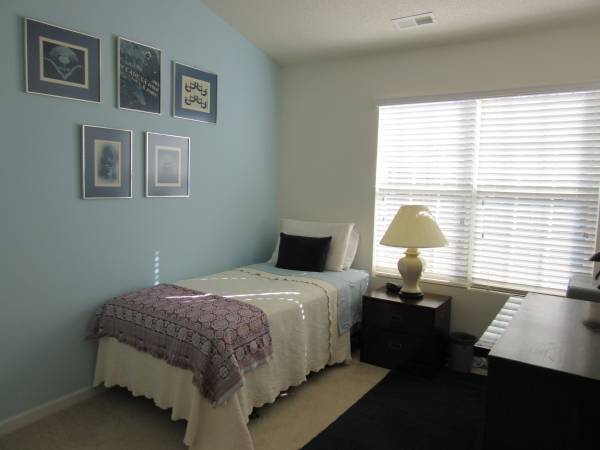 $700 / 3 dormitorios - 1500 pies² - Dormitorio amueblado / baño privado en townhome en RTP cerca de Brier Creek (Durham)63470391200257123