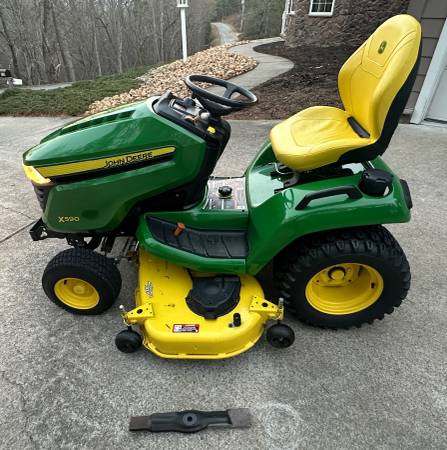 2021 John Deere X590 - Excellent Condition 1