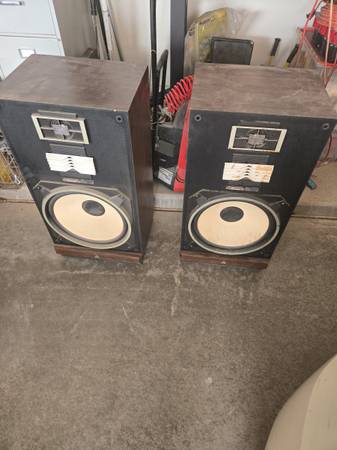 Mitsubishi SS 152 Speakers 15" 1