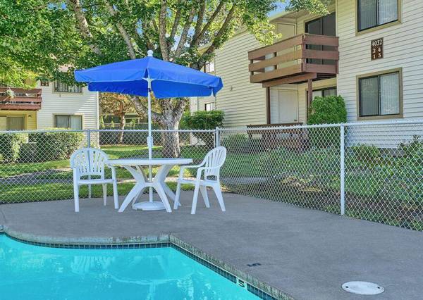 $1,545 / 2br - Passthrough Kitchen, Dog Park - GET $500 in SAVINGS - 2 Bed (Powell Butte)63867269814403122