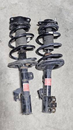 2011-2014 Toyota Sienna fro t struts 1