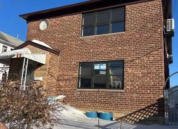 Spacious and beautifully maintained 3-bedroom, 2-bath apartment. 1