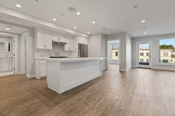 $3,100 / 2br - 1116ft2 - Apartamento moderno de 2 habitaciones / 2 baños - Piso superior - A pasos de North Quincy en alquiler (Boston)63655235973891124