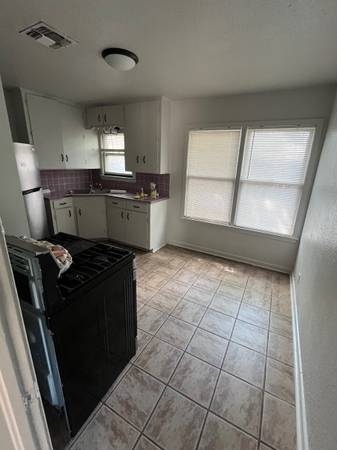 $1,050 / 2br - 2 bed 1 bath (Corpus Christi)64036537911170122