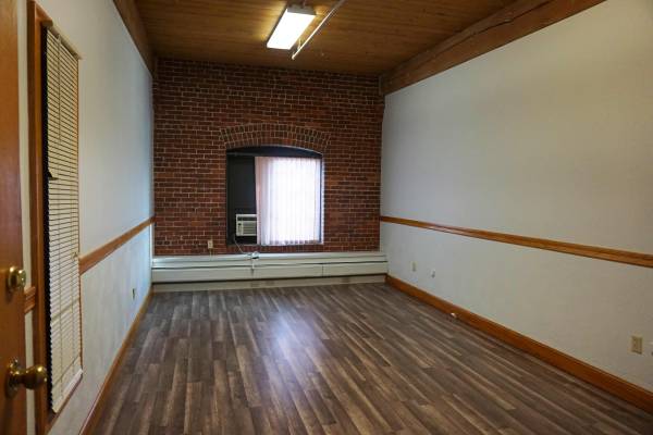 $350 / 300ft2 - Affordable Office Space 24/7 Access Conference Room & Parking (Lawrence)63996549302147123